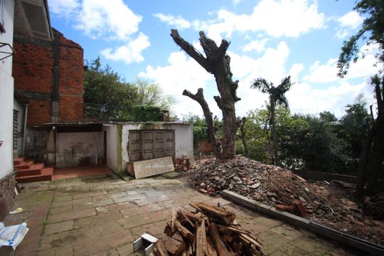 Quintal de casa para alugar com 2 quartos, 70m² em Passo D’areia, Porto Alegre