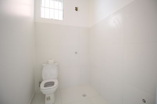 Banheiro de casa para alugar com 2 quartos, 70m² em Passo D’areia, Porto Alegre