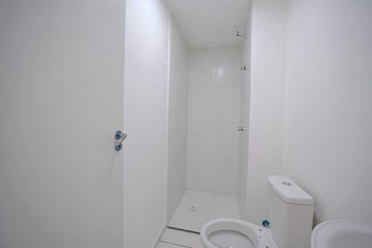 Banheiro de apartamento para alugar com 2 quartos, 29m² em Vila Granada, São Paulo