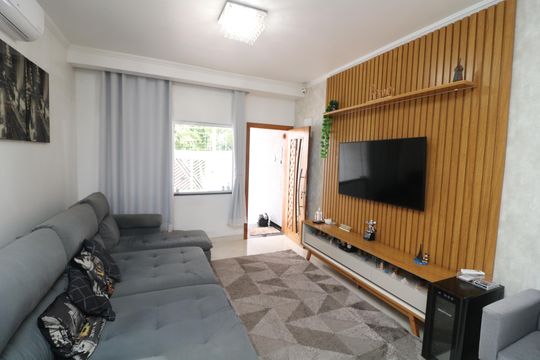 Sala de casa à venda com 3 quartos, 110m² em Vila Ivone, São Paulo
