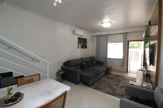 Casa à venda com 3 quartos, 110m² em Vila Ivone, São Paulo