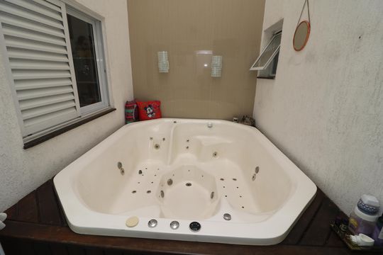 Banheira de casa à venda com 3 quartos, 110m² em Vila Ivone, São Paulo