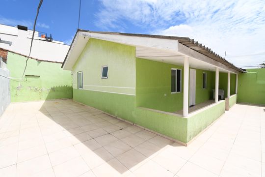 Área externa de casa para alugar com 2 quartos, 55m² em Cajuru, Curitiba