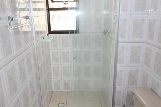 Banheiro da Suíte de apartamento para alugar com 3 quartos, 93m² em Parque Residencial Aquarius, São José dos Campos