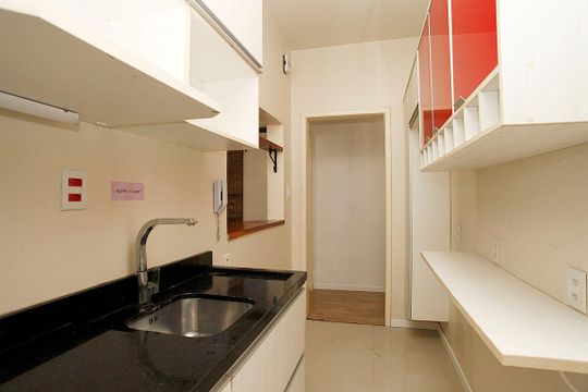 Cozinha + Área de Serviço de apartamento para alugar com 1 quarto, 48m² em Cidade Baixa, Porto Alegre