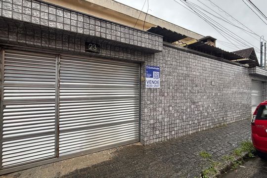 Fachada de casa à venda com 4 quartos, 196m² em Paulicéia, São Bernardo do Campo