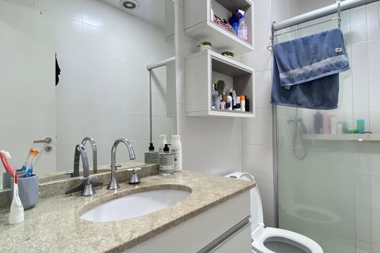 Banheiro de apartamento à venda com 1 quarto, 41m² em Centro, Osasco
