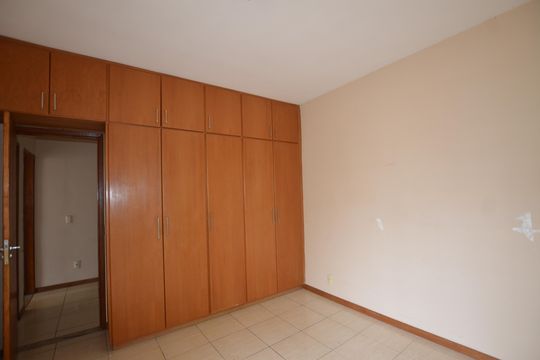 Quarto 1 de casa para alugar com 2 quartos, 121m² em Vila Valqueire, Rio de Janeiro
