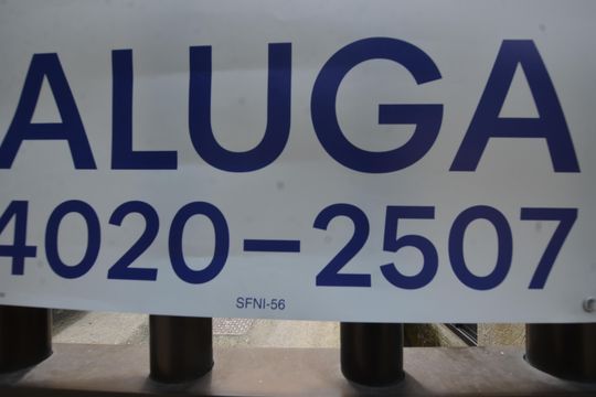 Placa  de casa para alugar com 2 quartos, 121m² em Vila Valqueire, Rio de Janeiro