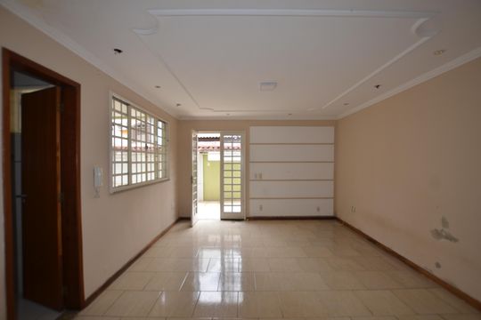 Casa para alugar com 2 quartos, 121m² em Vila Valqueire, Rio de Janeiro