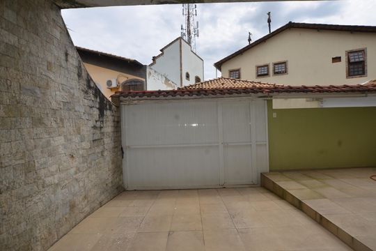 Garagem de casa para alugar com 2 quartos, 121m² em Vila Valqueire, Rio de Janeiro