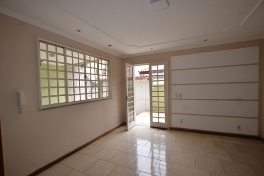 Casa para alugar com 2 quartos, 121m² em Vila Valqueire, Rio de Janeiro