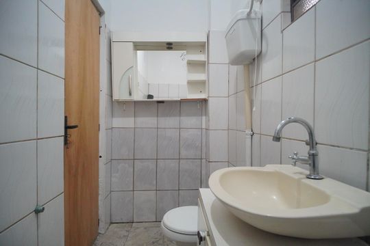 Banheiro de casa para alugar com 1 quarto, 42m² em Cohab, Sapucaia do Sul