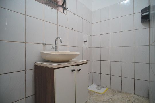 Banheiro de casa para alugar com 1 quarto, 42m² em Cohab, Sapucaia do Sul