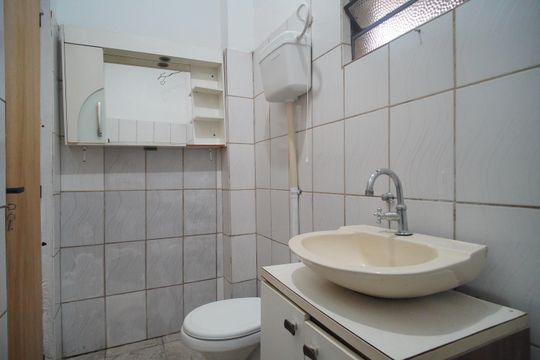 Banheiro de casa para alugar com 1 quarto, 42m² em Cohab, Sapucaia do Sul