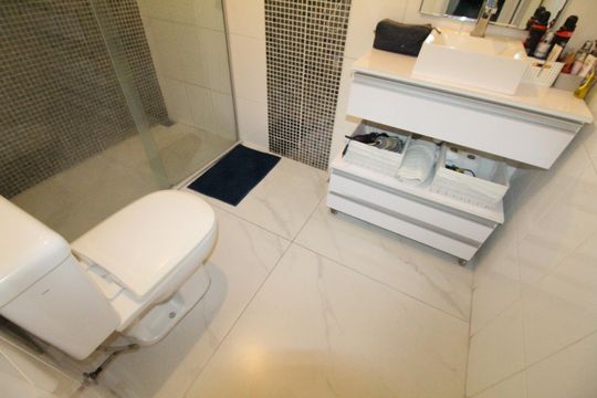 Banheiro da Suíte de apartamento para alugar com 3 quartos, 96m² em Jardim America, São José dos Campos