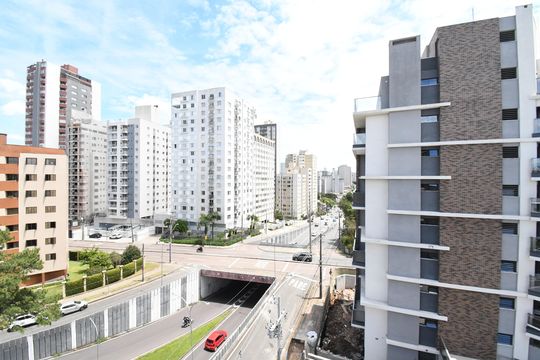 Vista da Suíte de apartamento para alugar com 2 quartos, 52m² em Alto da Xv, Curitiba
