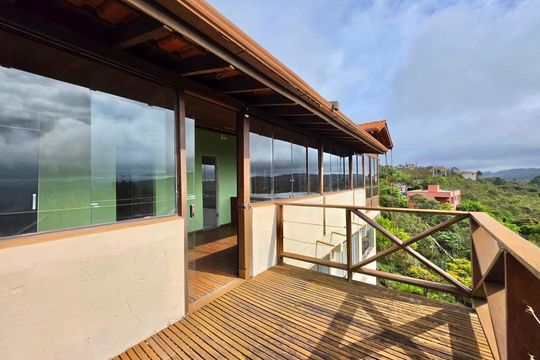 Casa de Condomínio para alugar com 4 quartos, 300m² em Balneário Água Limpa, Nova Lima