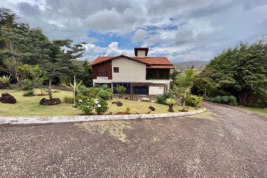 Fachada de casa de condomínio para alugar com 4 quartos, 300m² em Balneário Água Limpa, Nova Lima