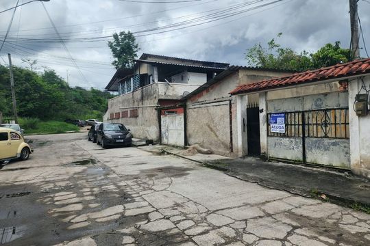 Fachada de casa para alugar com 3 quartos, 50m² em Colubandê, São Gonçalo
