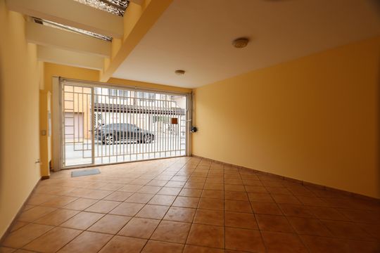 Garagem de casa à venda com 3 quartos, 144m² em Quinta da Paineira, São Paulo