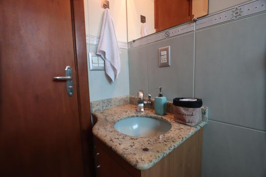Banheiro Social de casa à venda com 3 quartos, 144m² em Quinta da Paineira, São Paulo