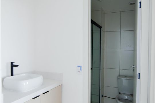 Banheiro de apartamento para alugar com 2 quartos, 40m² em Centro, Guarulhos