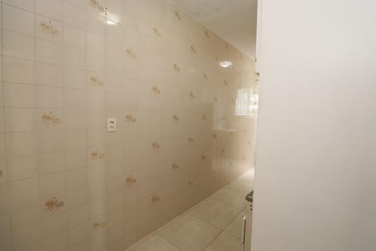 Cozinha de apartamento para alugar com 2 quartos, 52m² em Trobogy, Salvador