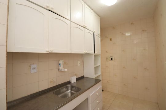 Cozinha de apartamento para alugar com 2 quartos, 52m² em Trobogy, Salvador