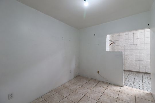 Quarto de serviço de apartamento para alugar com 2 quartos, 120m² em Jardim Itu, Porto Alegre