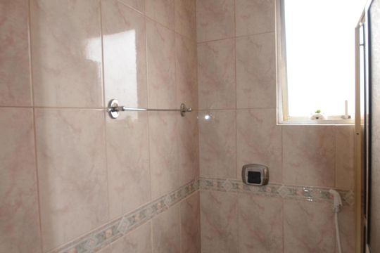 Banheiro da Suíte 1 de apartamento para alugar com 2 quartos, 126m² em Praça Seca, Rio de Janeiro