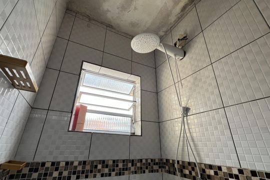 Banheiro de casa à venda com 2 quartos, 84m² em Jardim dos Pimentas, Guarulhos