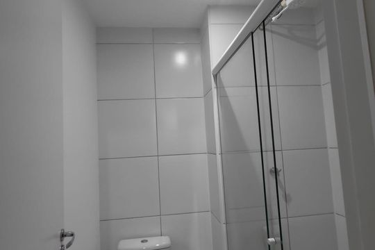 Banheiro de apartamento para alugar com 2 quartos, 35m² em Canindé, São Paulo