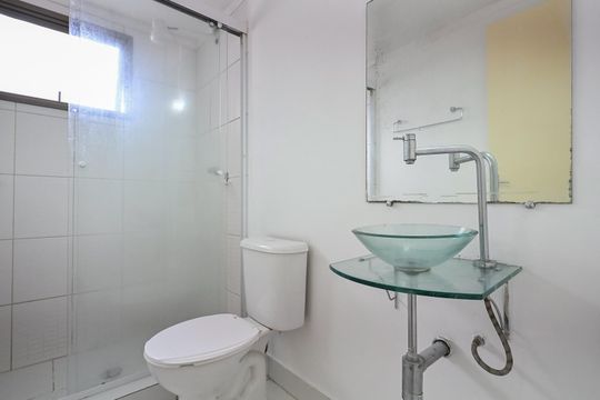 Banheiro de apartamento para alugar com 2 quartos, 78m² em Chácara Agrindus, Taboão da Serra