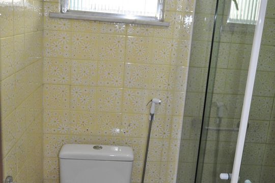 Banheiro de apartamento para alugar com 3 quartos, 54m² em Pilares, Rio de Janeiro