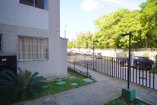 Quarto 1 - Vista de apartamento à venda com 2 quartos, 42m² em Morro Santana, Porto Alegre