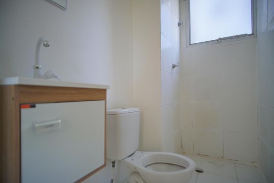 Banheiro Corredor de apartamento à venda com 2 quartos, 42m² em Morro Santana, Porto Alegre