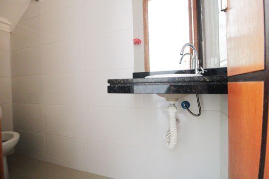 Lavabo de casa para alugar com 2 quartos, 110m² em Jardim Lallo, São Paulo