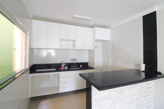 Cozinha de casa para alugar com 2 quartos, 110m² em Jardim Lallo, São Paulo
