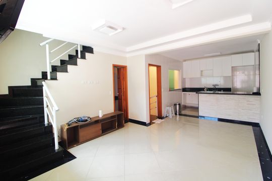 Casa para alugar com 2 quartos, 110m² em Jardim Lallo, São Paulo