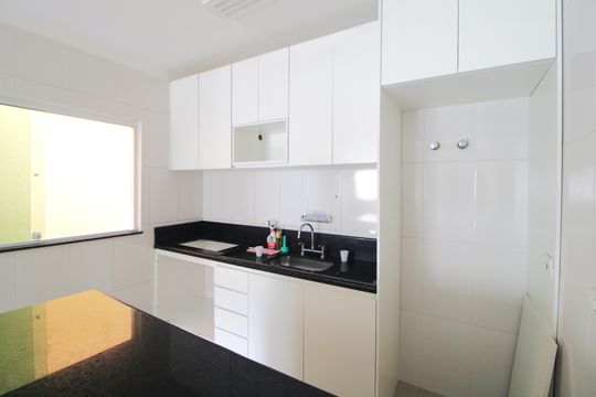 Cozinha de casa para alugar com 2 quartos, 110m² em Jardim Lallo, São Paulo