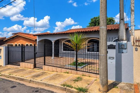 Estacionamento de casa à venda com 3 quartos, 164m² em Grupo Residencial do Iapc, Campinas