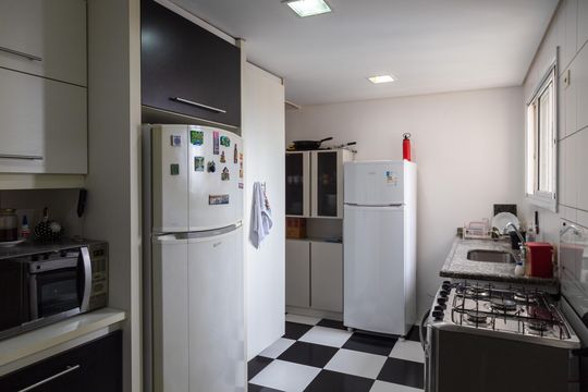 Cozinha de apartamento para alugar com 3 quartos, 94m² em Jardim Zaira, Guarulhos