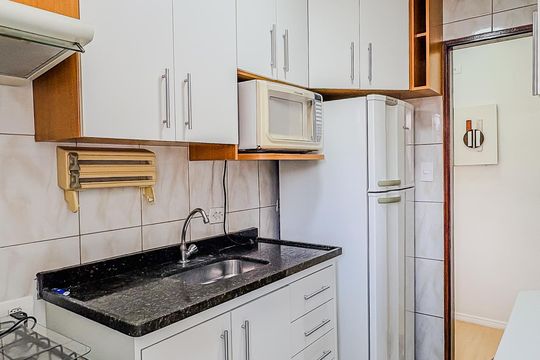 Cozinha de apartamento para alugar com 2 quartos, 48m² em Vila Ré, São Paulo