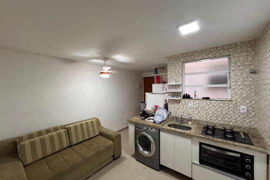 Sala e Cozinha de apartamento para alugar com 1 quarto, 38m² em Recreio dos Bandeirantes, Rio de Janeiro