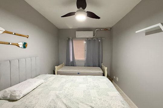 Quarto de apartamento para alugar com 2 quartos, 75m² em Jardim Mar E Ceu, Guarujá