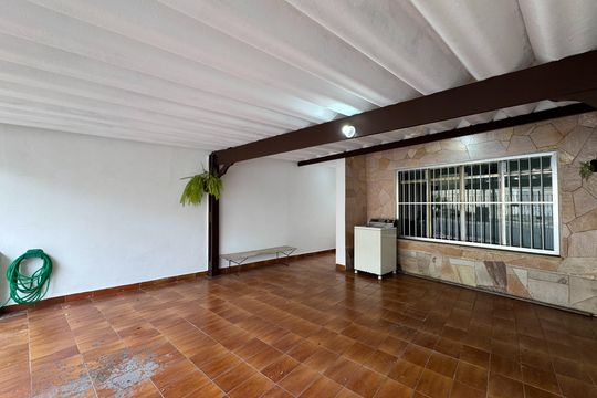 Garagem de casa à venda com 2 quartos, 98m² em Nova Petrópolis, São Bernardo do Campo