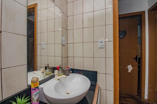 Banheiro de casa à venda com 3 quartos, 300m² em Jardim Dona Leopoldina, Porto Alegre