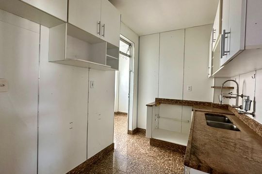 Cozinha de apartamento à venda com 4 quartos, 145m² em Alto Barroca, Belo Horizonte