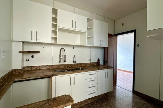 Cozinha de apartamento à venda com 4 quartos, 145m² em Alto Barroca, Belo Horizonte